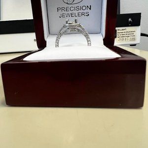 BRAND NEW Beautiful 18k white gold semi-mount diamond engagement ring